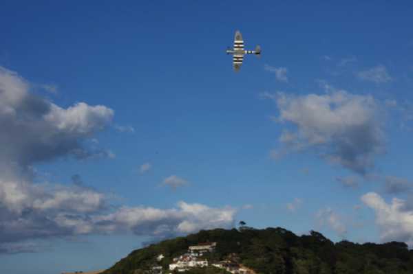 26 August 2022 - 18:36:36

---------------
BBMF Spitfire AB910 over Kingswear